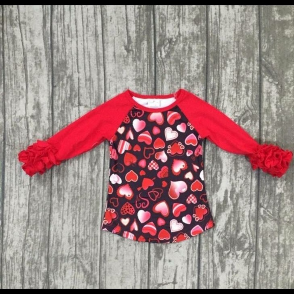 Ruffled sleeve heart raglan